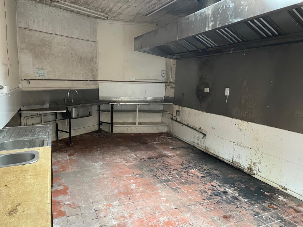 Lot: 172 - FORMER RESTAURANT AND UPPER PARTS WITH POTENTIAL - Ground floor former kitchen